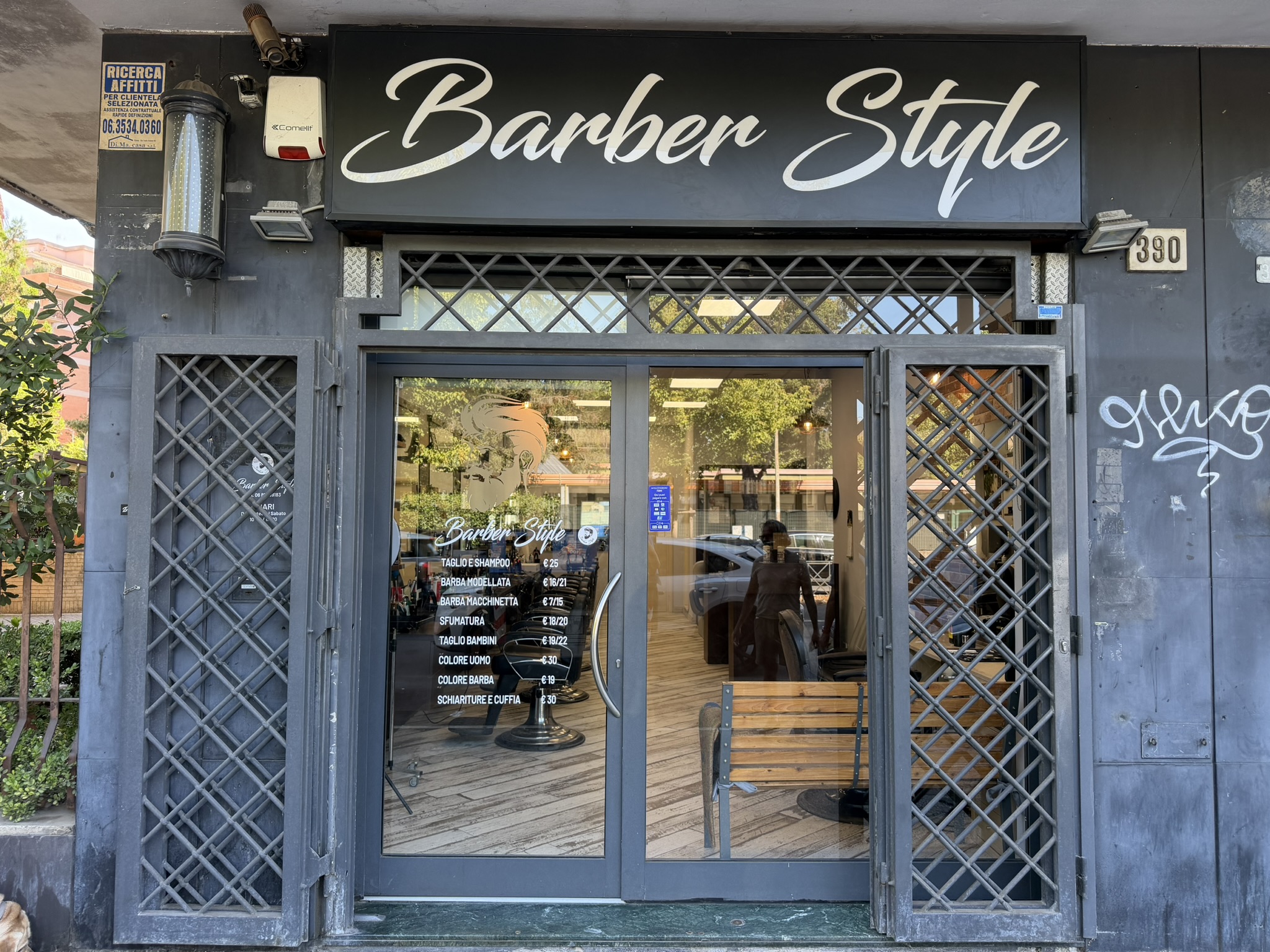 Facciata esterna di Barber Style, Via Ugo Ojetti 390